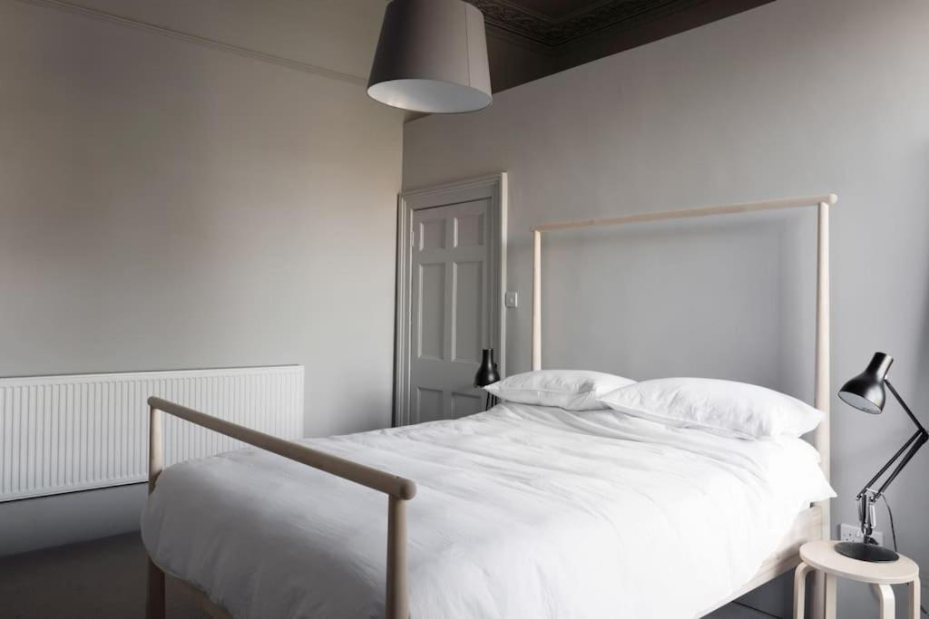 Spacious Georgian Pad - Free Parking - Walk To Bath Apartment Exterior photo
