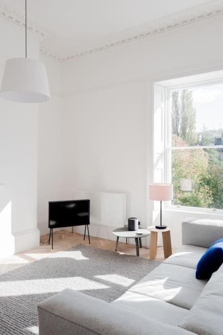 Spacious Georgian Pad - Free Parking - Walk To Bath Apartment Exterior photo